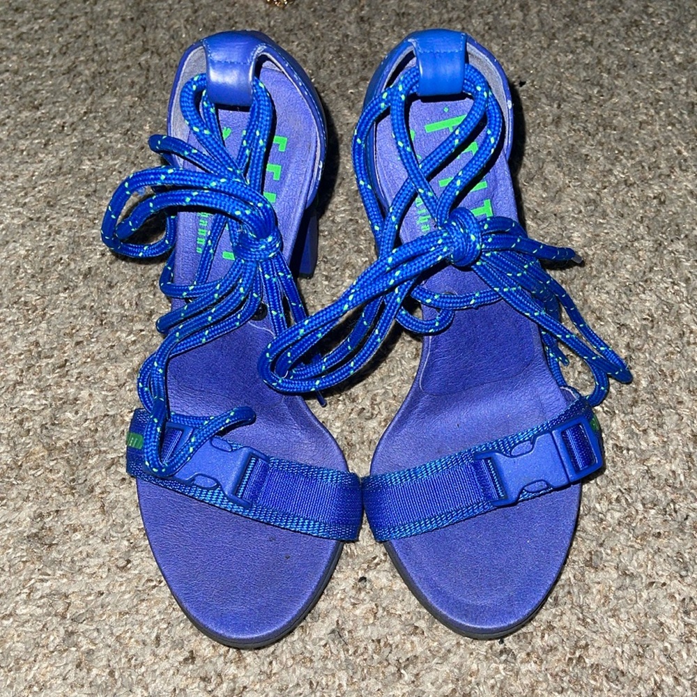 FENTY PUMA'S SPORT-INSPIRED BUNGEE CORD HEELS